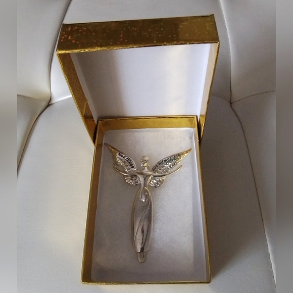 Guardian Angel Pin Brooch for Grandmothers - Picture 6 of 12